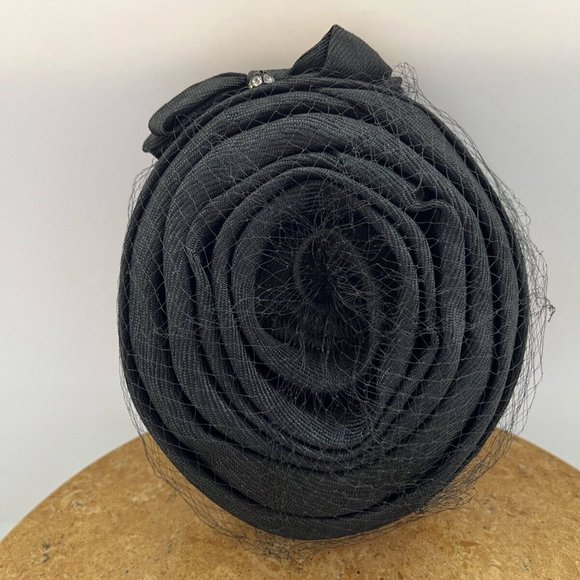 Vintage Women's Black Mesh Veil Pillbox Fascinator Party Cap w/ Bow and Rose Gem - Picture 4 of 13